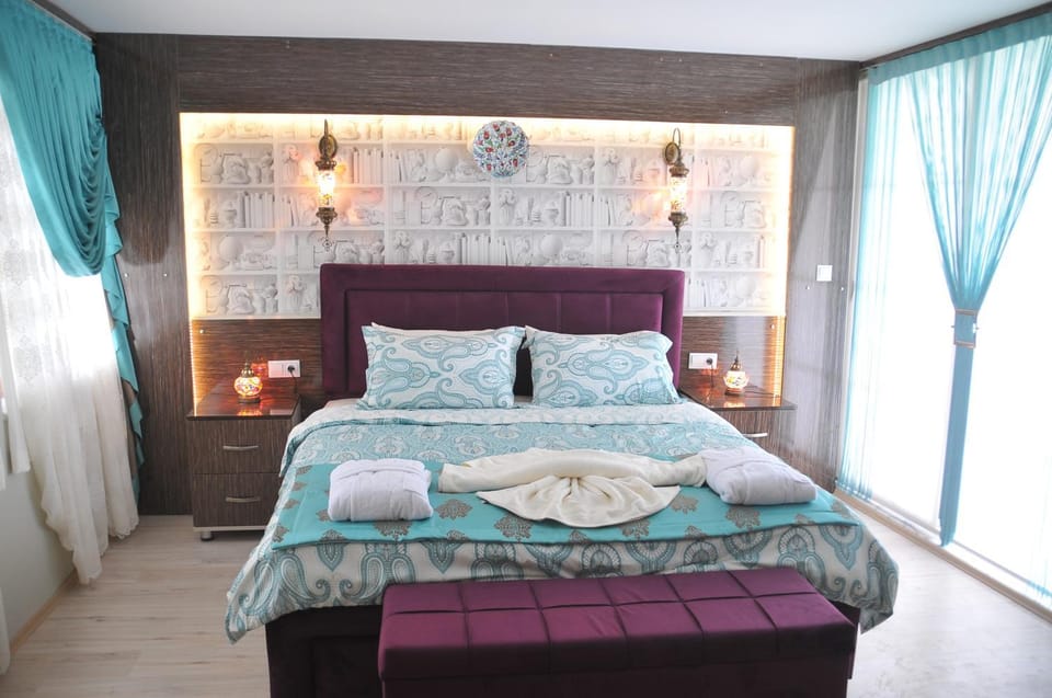 Bed, Bathroom, View (from property/room), Kitchen or kitchenette, Photo of the whole room, Decorative detail, Drinks