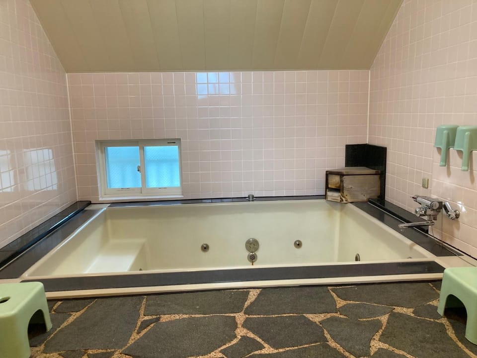 Hot Tub, Bathroom, Public Bath, Bath