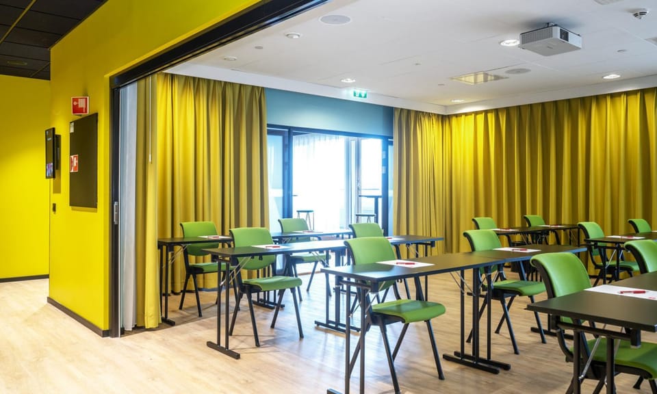 Meeting/conference room
