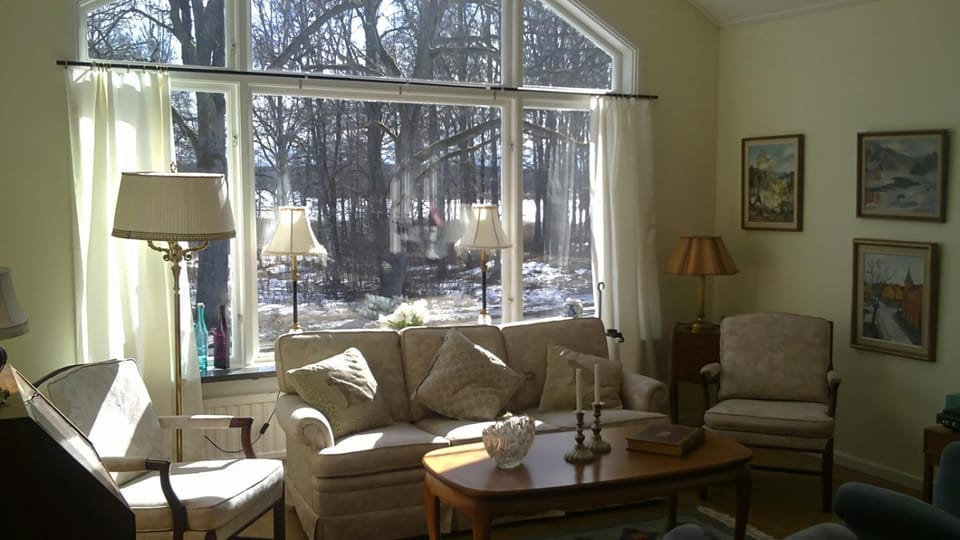 Communal lounge/ TV room, TV and multimedia, Seating area