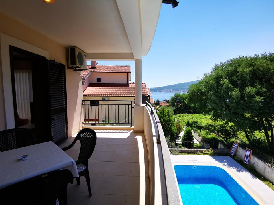 Balcony/Terrace, Pool view, Sea view, Swimming pool