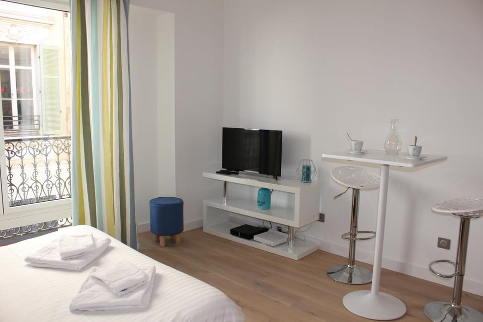 Living room, Dining area, Bedroom