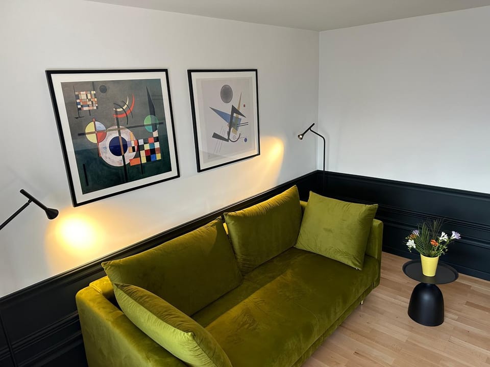 Living room, Decorative detail, Seating area