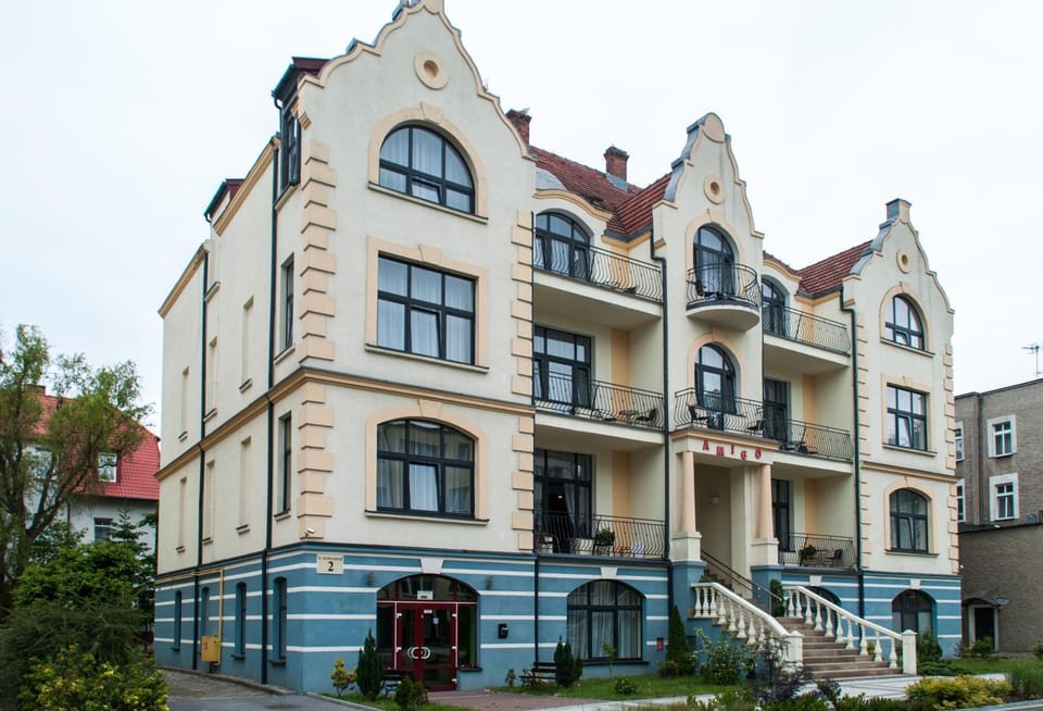 Facade/entrance