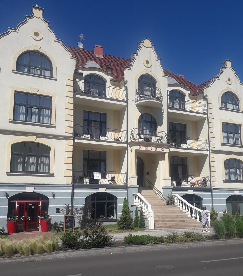 Facade/entrance