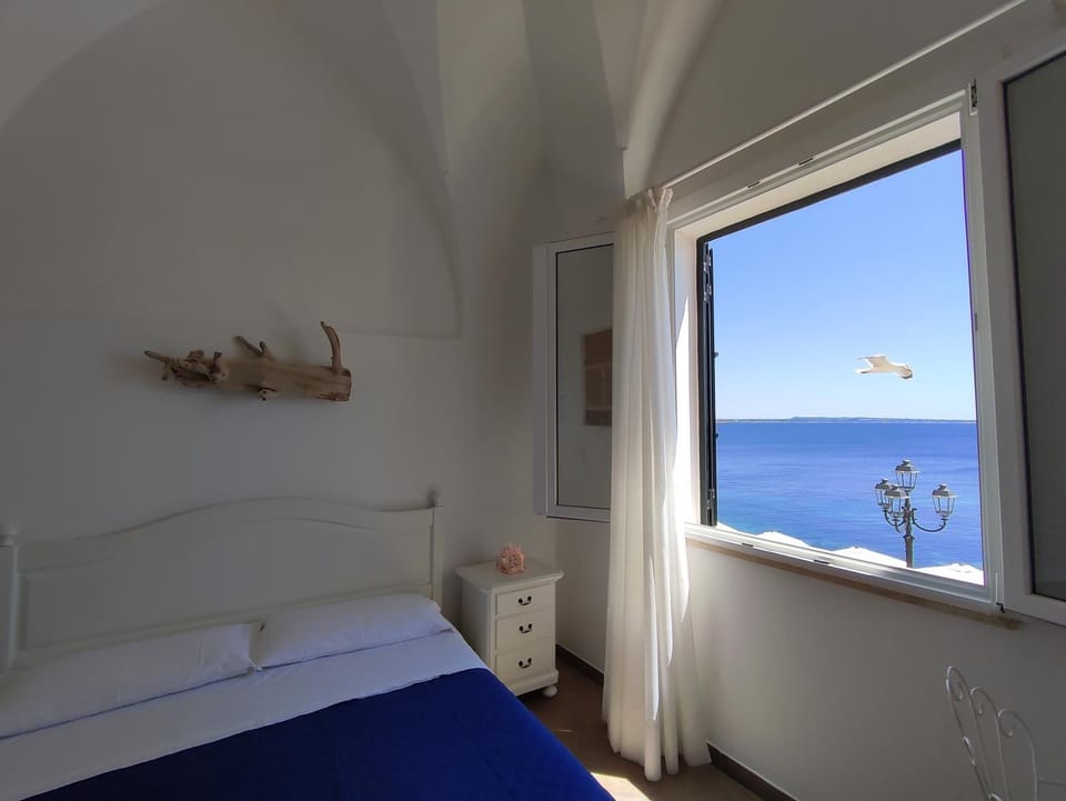 Bed, Natural landscape, Photo of the whole room, Bedroom, Sea view