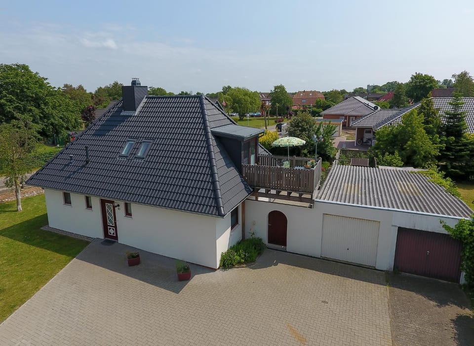 Property building, Facade/entrance, Neighbourhood, Bird's eye view