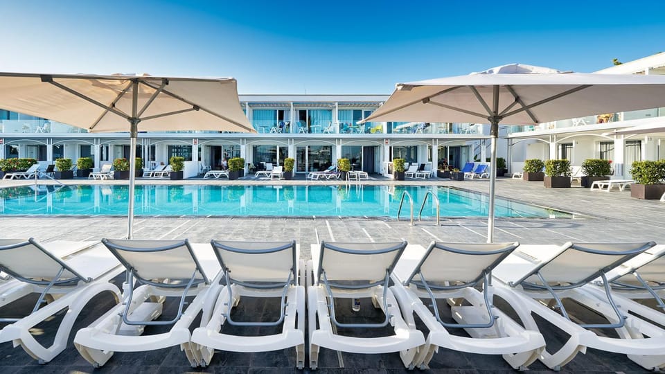 Swimming pool, Swimming pool