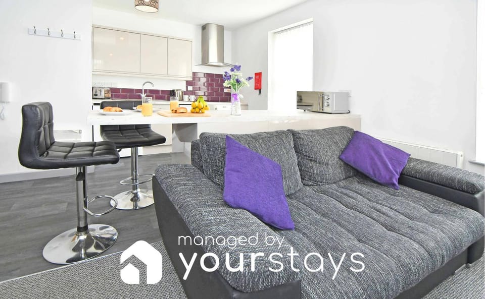 Living room, dishwasher, oven