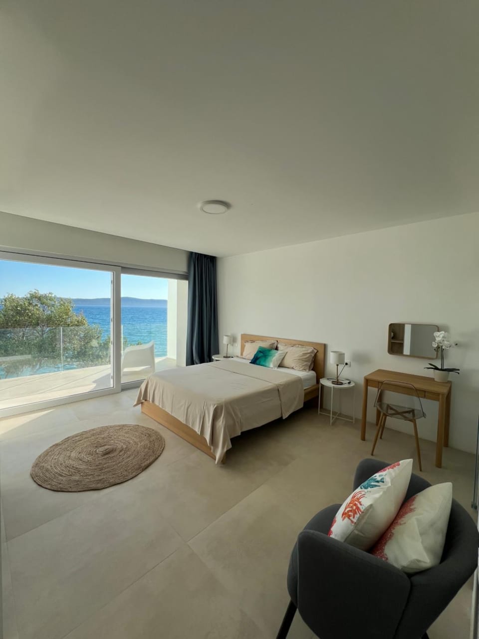 Bed, Natural landscape, Photo of the whole room, Bedroom, Sea view