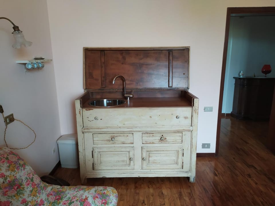 Kitchen or kitchenette, Decorative detail