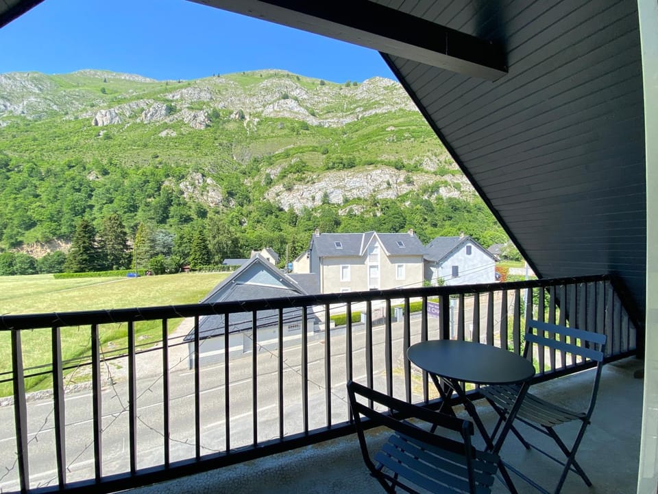 Balcony/Terrace, Mountain view
