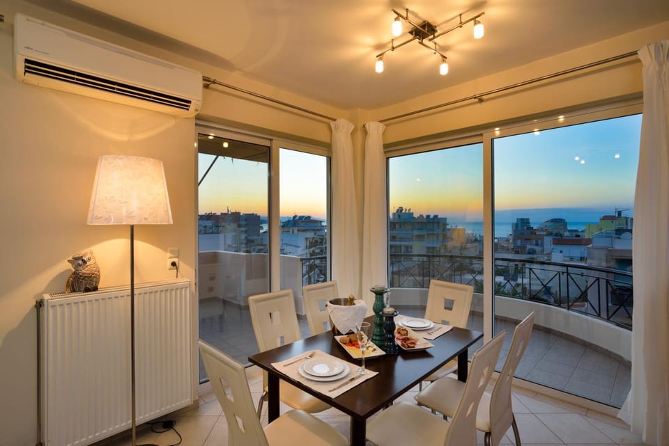 Dining area, City view, Sea view