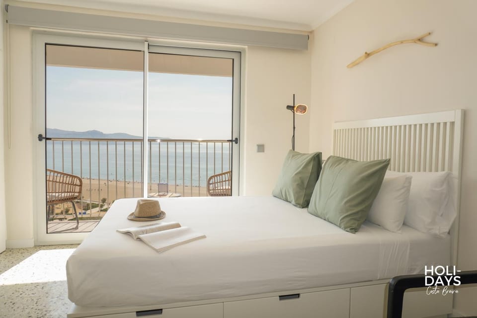 Bed, Sea view