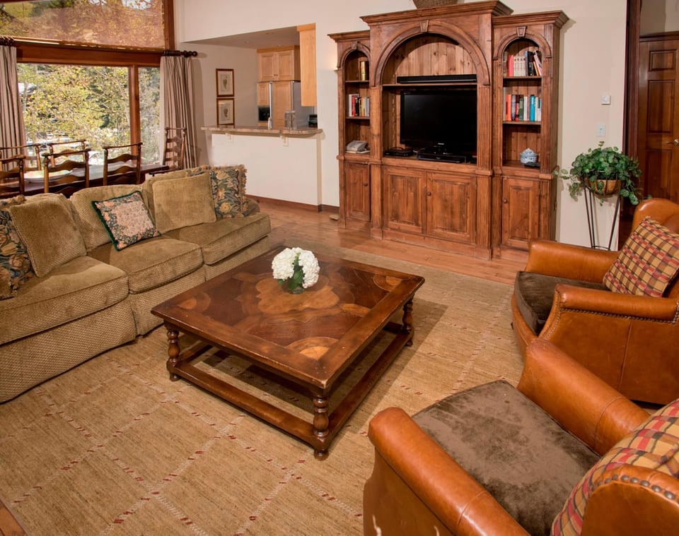 3BR Residence with Cozy Fire Place - Lodge at Vail Apartment in Vail
