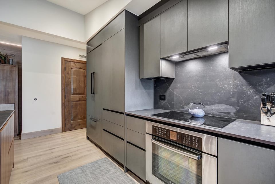 Vail Village Private 4 BR Residence w Full Kitchen Apartment in Vail
