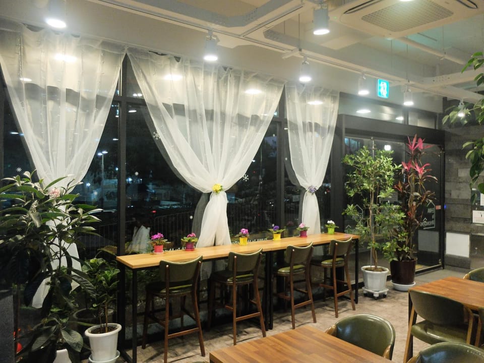 Communal lounge/ TV room, Lobby or reception