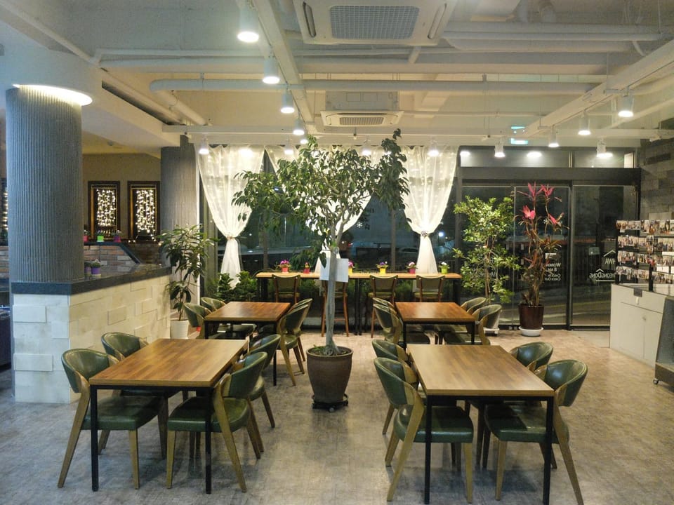Communal lounge/ TV room, Lobby or reception