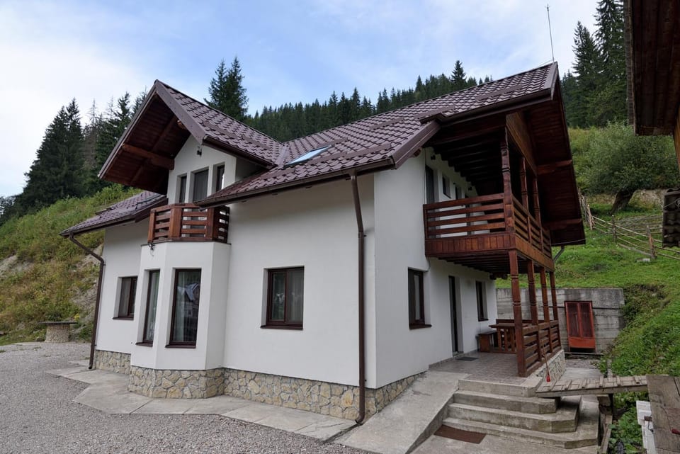 Property building, Patio, Facade/entrance