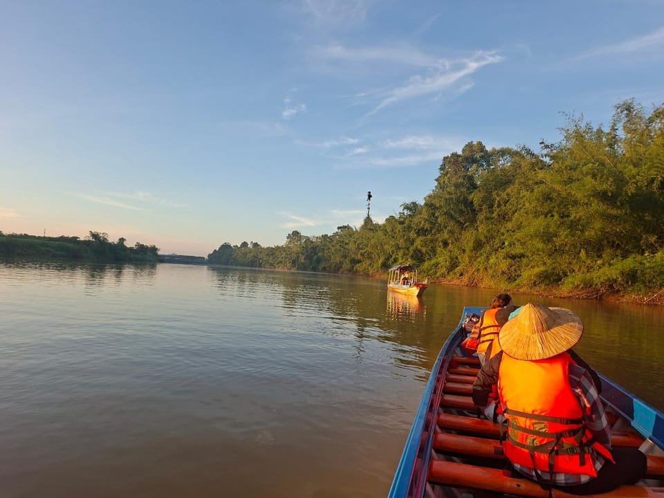 Day, People, Natural landscape, Activities, Lake view, River view, group of guests