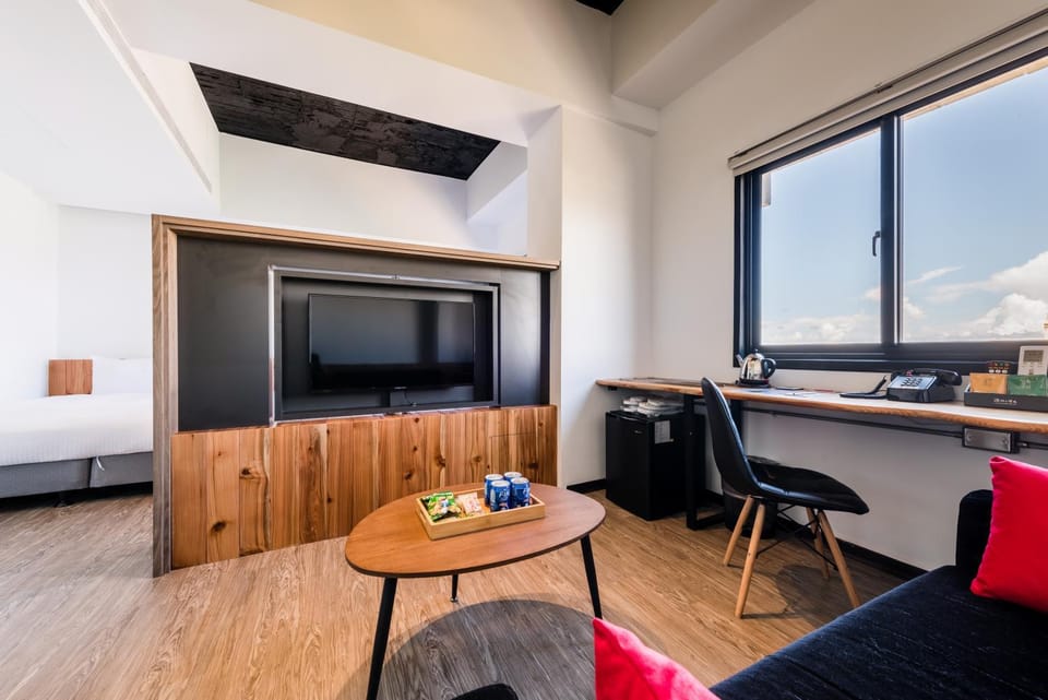 TV and multimedia, Living room, Seating area, Street view