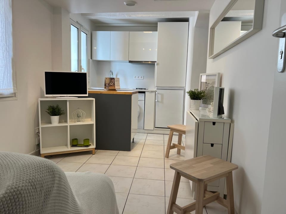 La Tanière de l'Ours Blanc Aubagne-Cassis-Aix en Provence Apartment in French Riviera