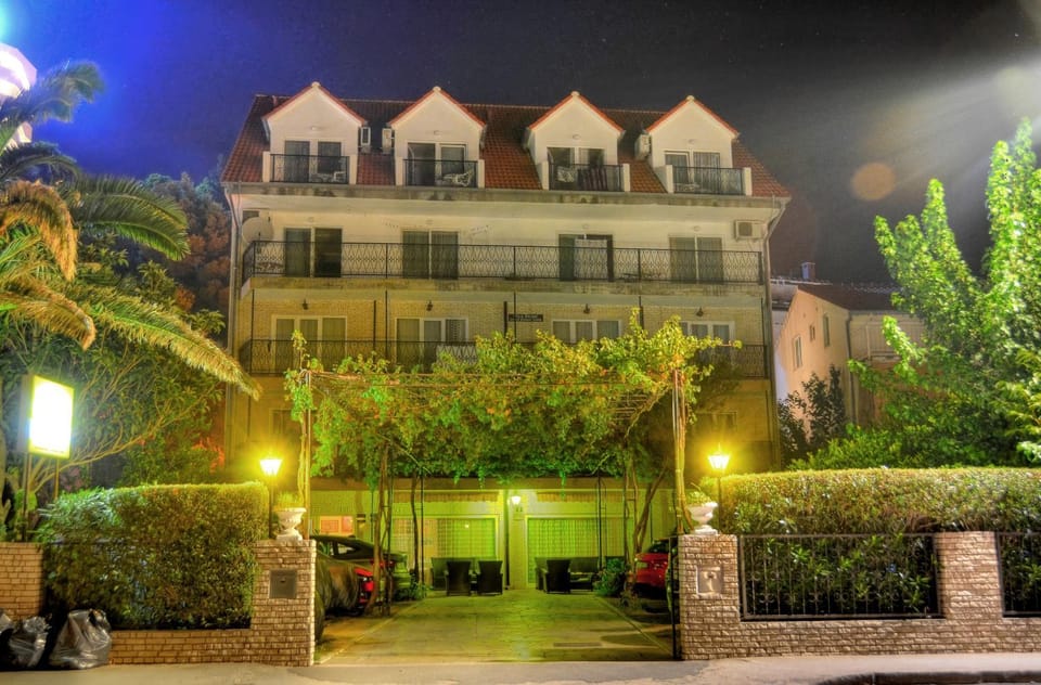 Facade/entrance, Night