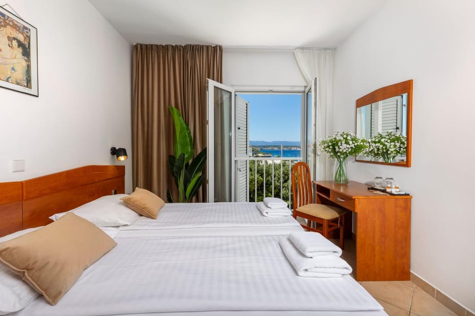 Bed, View (from property/room), Photo of the whole room, Bedroom