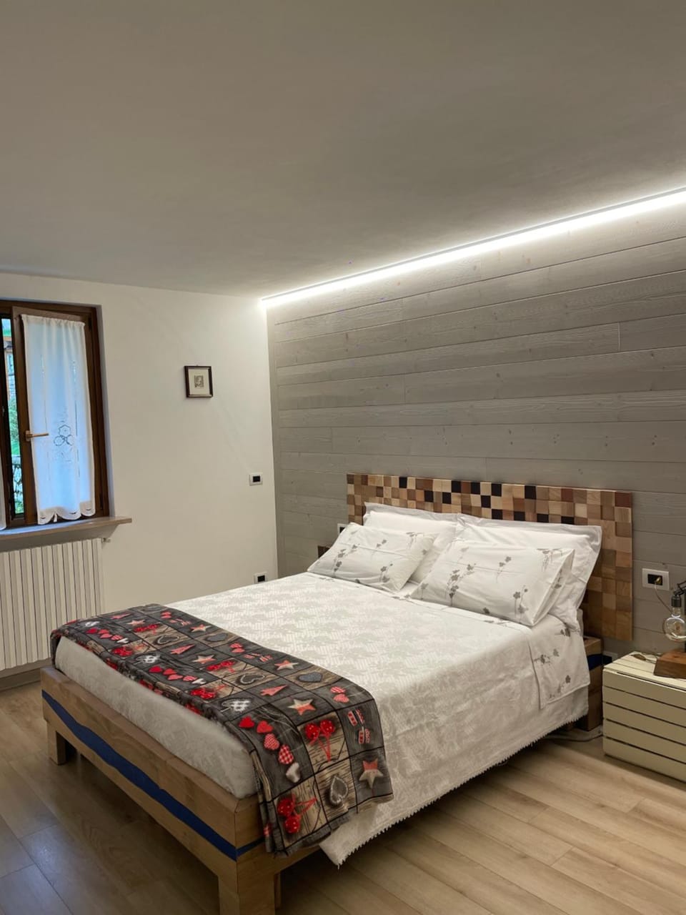 Bed, Photo of the whole room