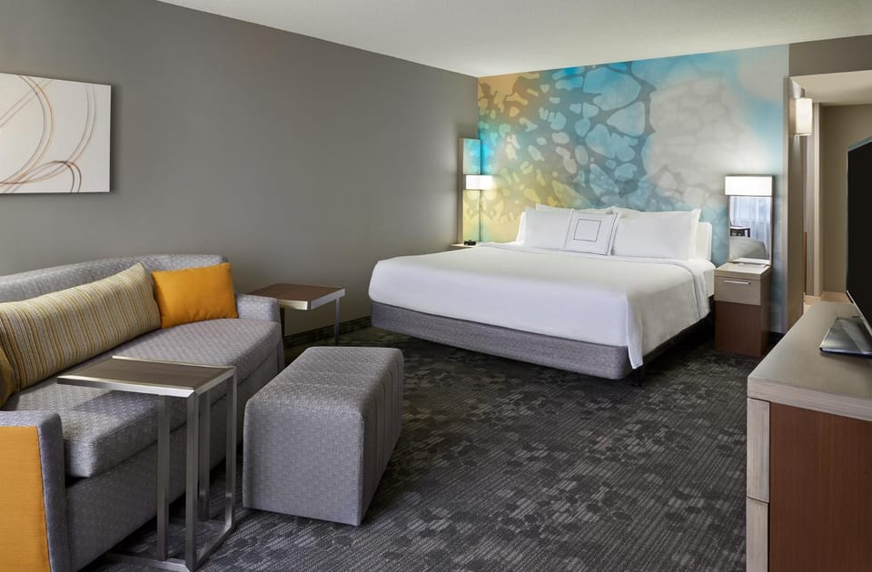 Bed, Seating area, Bedroom