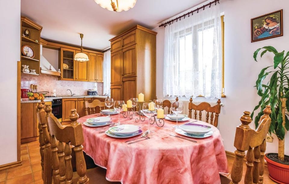 Dining area, Communal kitchen