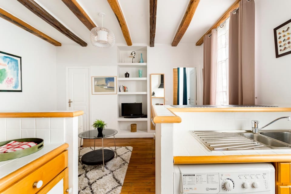 Kitchen or kitchenette, Dining area, dishwasher, minibar, oven, stove