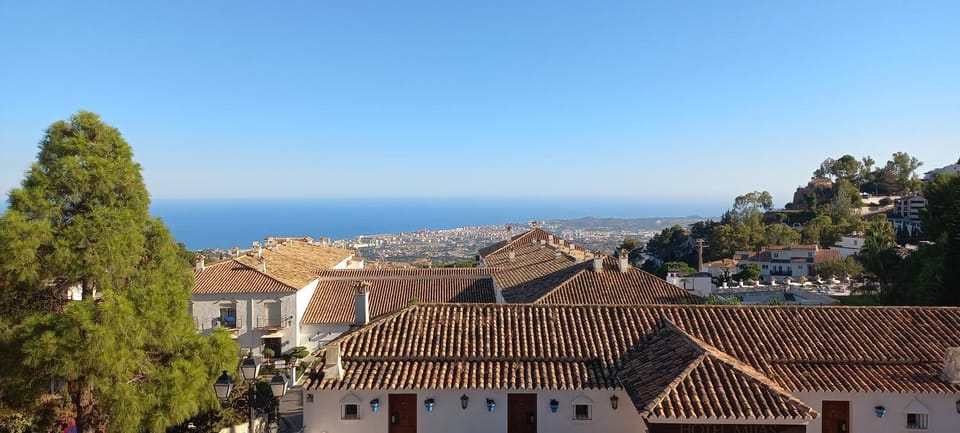 Natural landscape, Balcony/Terrace, City view, Sea view