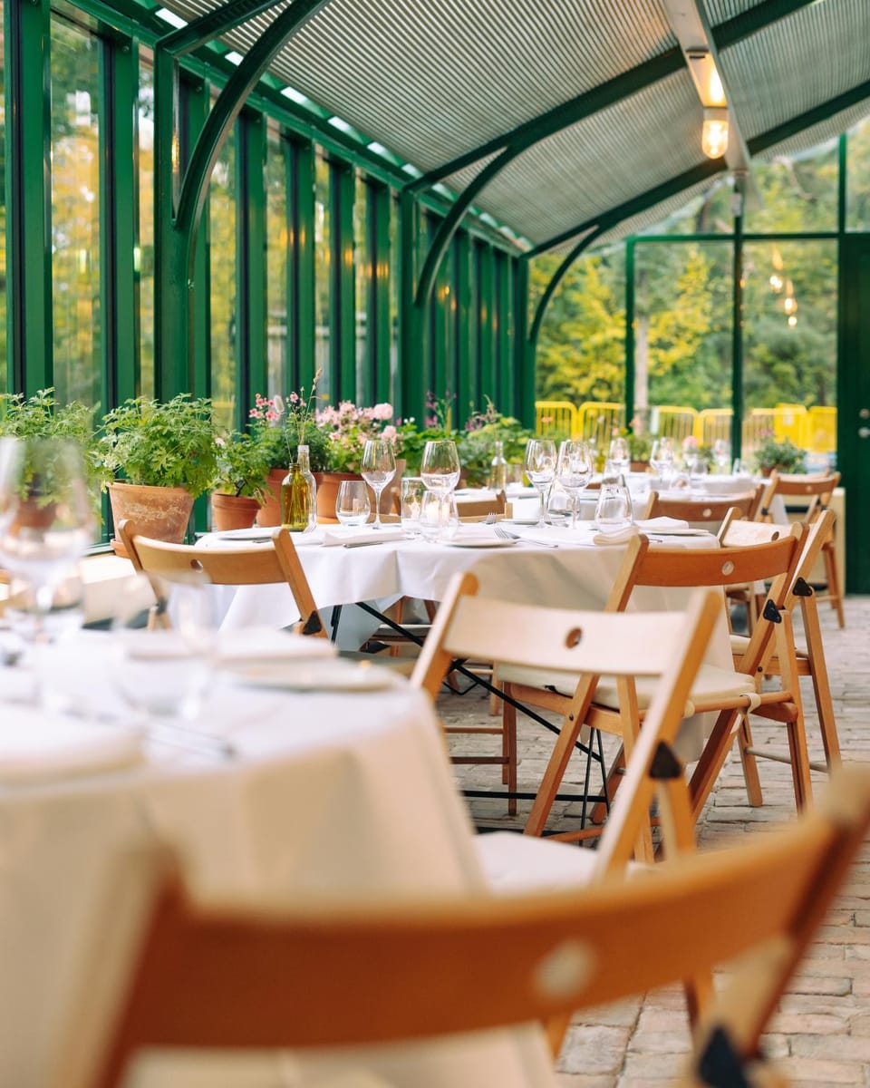 Restaurant/places to eat, Restaurant/places to eat, Food and drinks