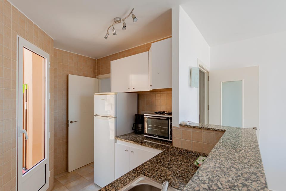 Kitchen or kitchenette, Communal kitchen