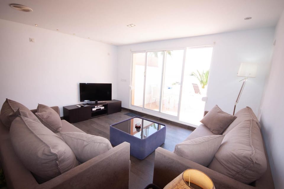 Communal lounge/ TV room, Living room, Lounge or bar