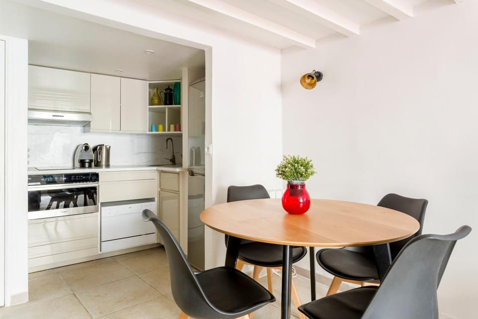 Coffee/tea facilities, Kitchen or kitchenette, Dining area