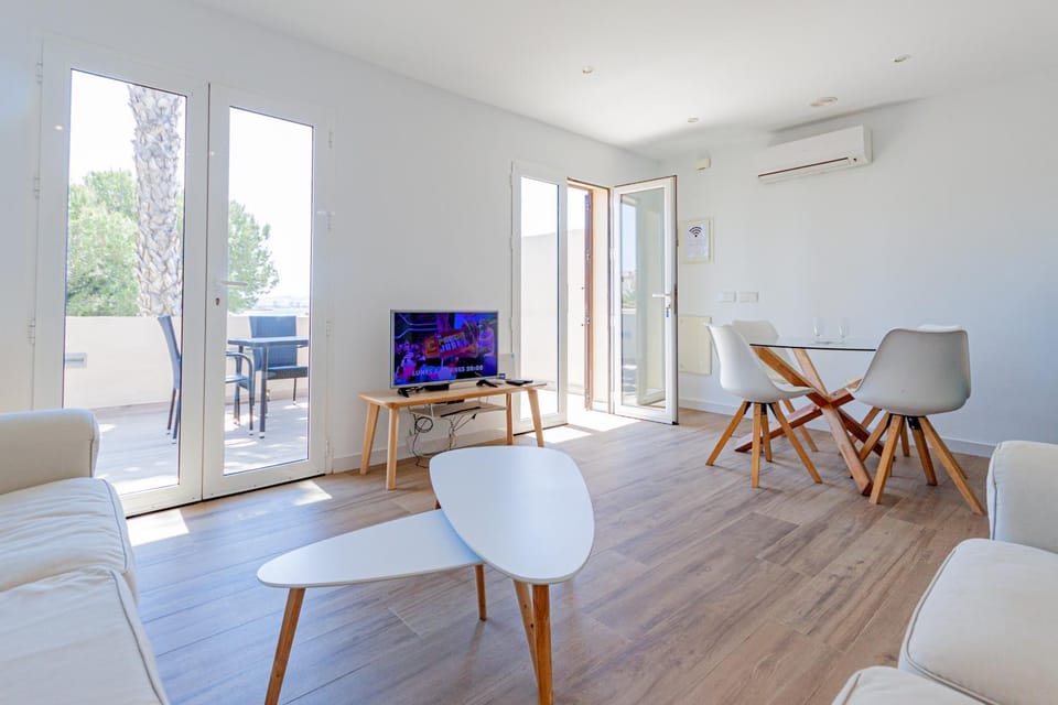 Communal lounge/ TV room, Game Room, Game Room, Living room, Lounge or bar, Meeting/conference room