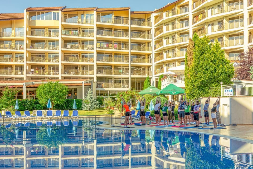 Day, People, Natural landscape, Aqua park, Pool view, Swimming pool, Swimming pool, group of guests, sunbed
