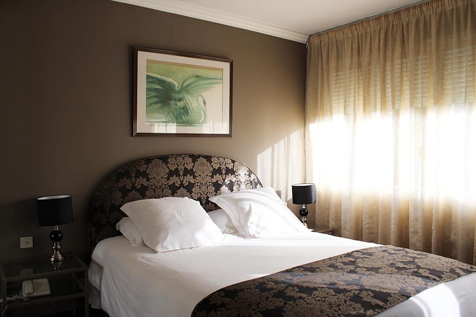 Bed, Photo of the whole room, Bedroom, Garden view