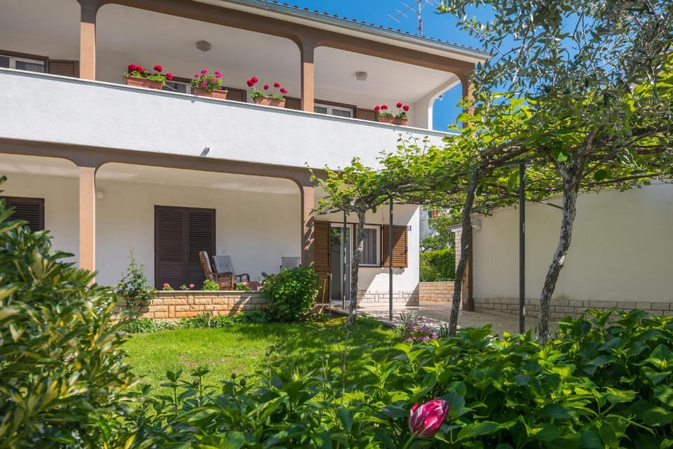 Property building, Patio, Garden, View (from property/room), Balcony/Terrace, Garden view