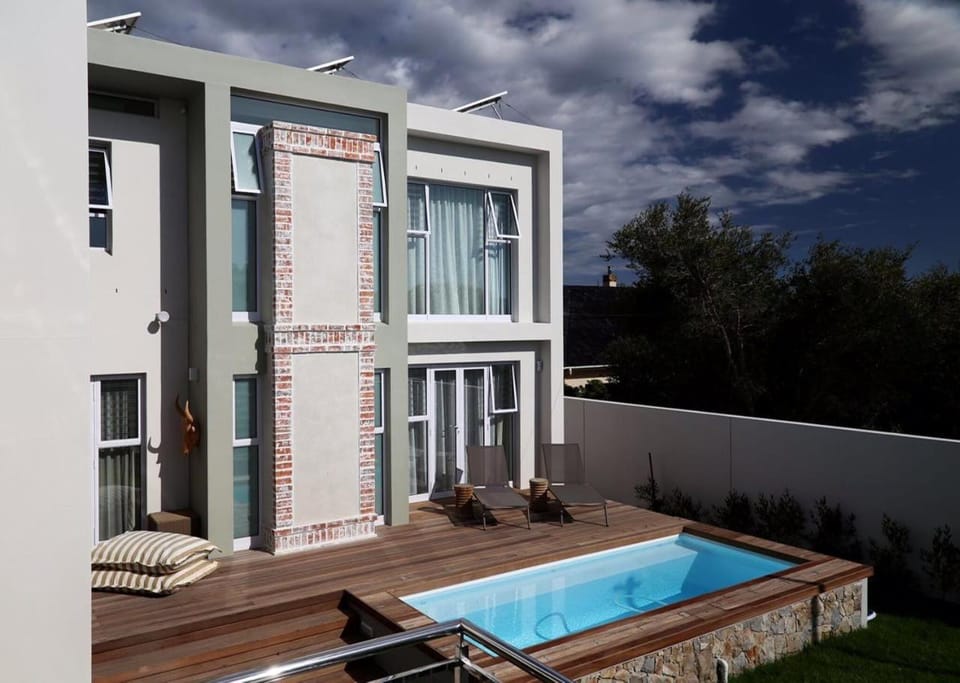 Garden, Swimming pool