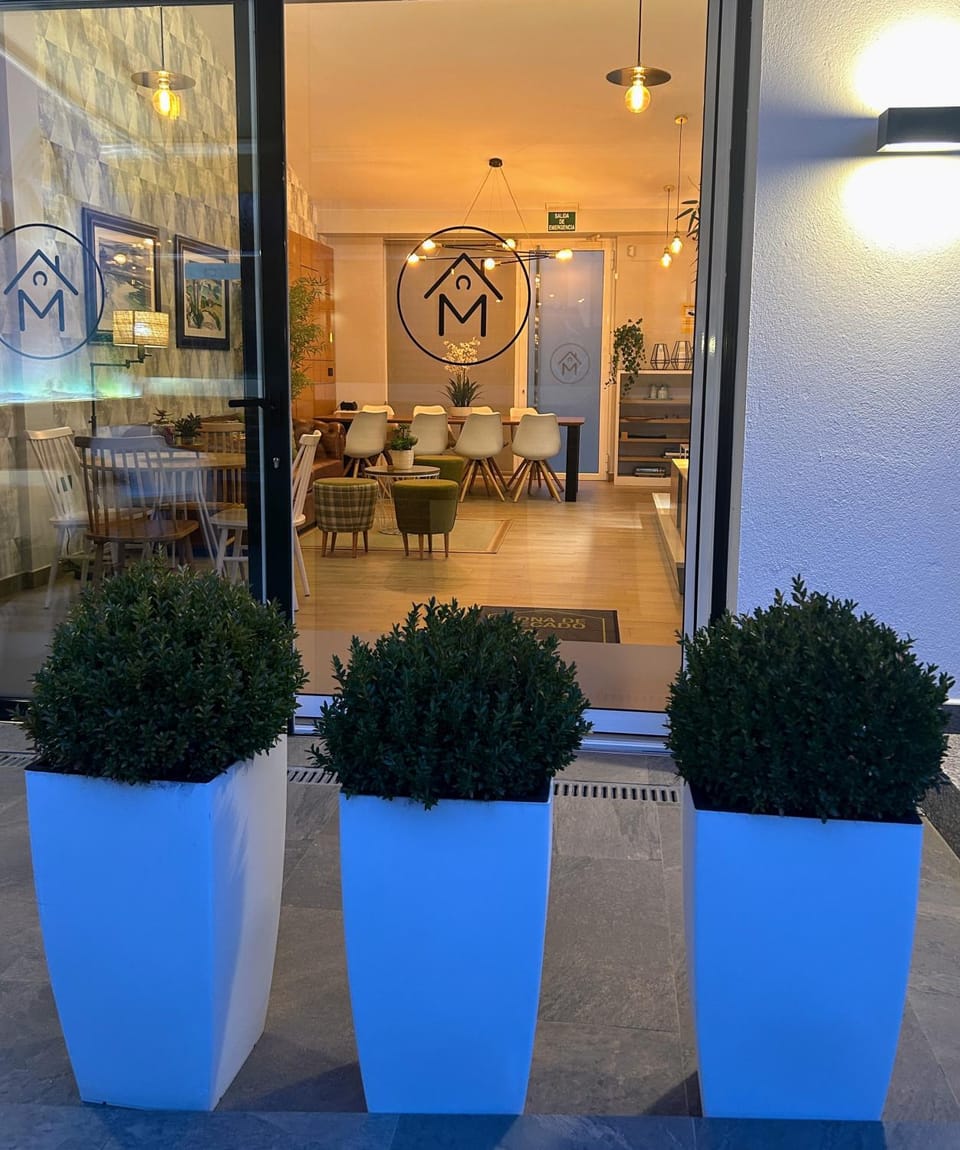 Seating area, Dining area, Garden view