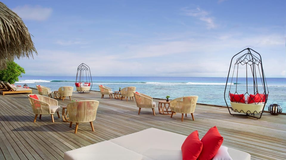 Restaurant/places to eat, Lounge or bar