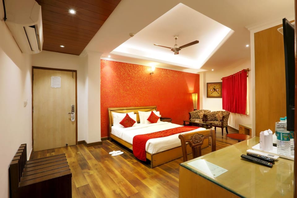 Bed, TV and multimedia, Living room, Photo of the whole room, Bedroom, towels, wardrobe, air conditioner