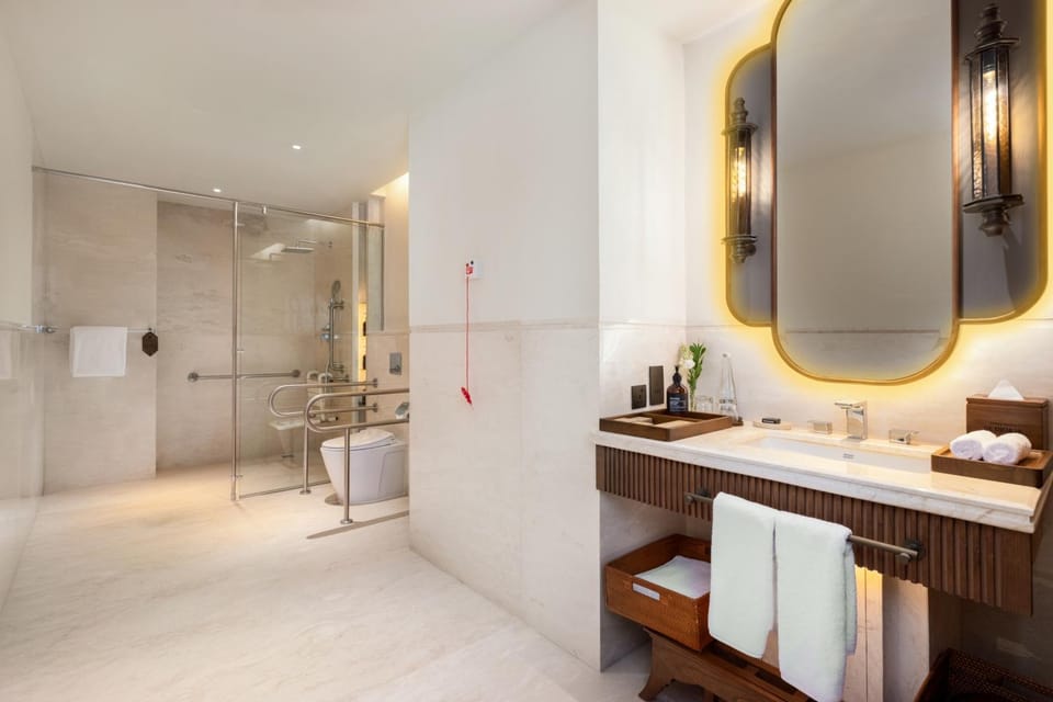Shower, Toilet, Bathroom, towels