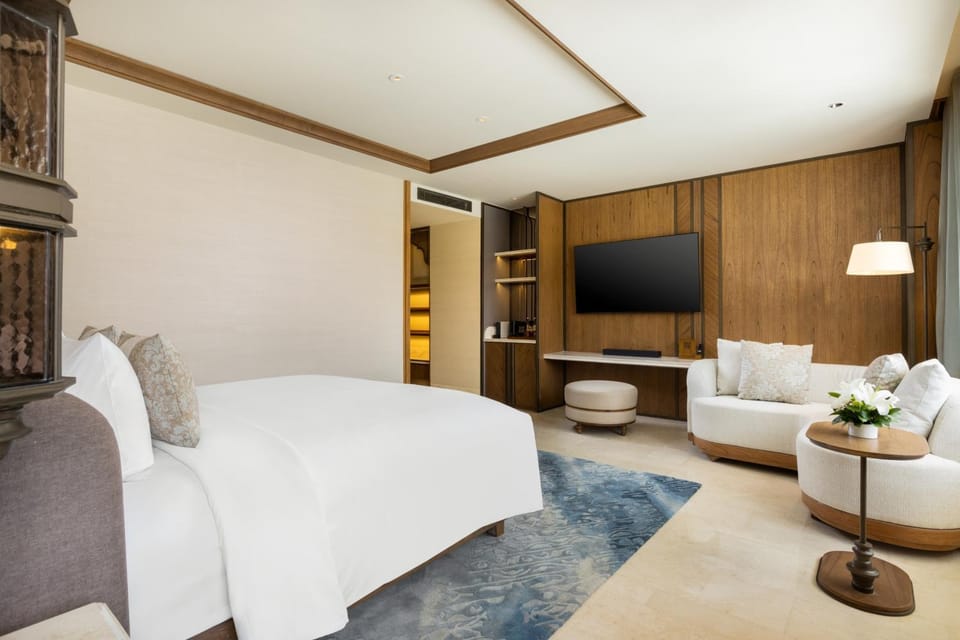 TV and multimedia, Seating area, Bedroom