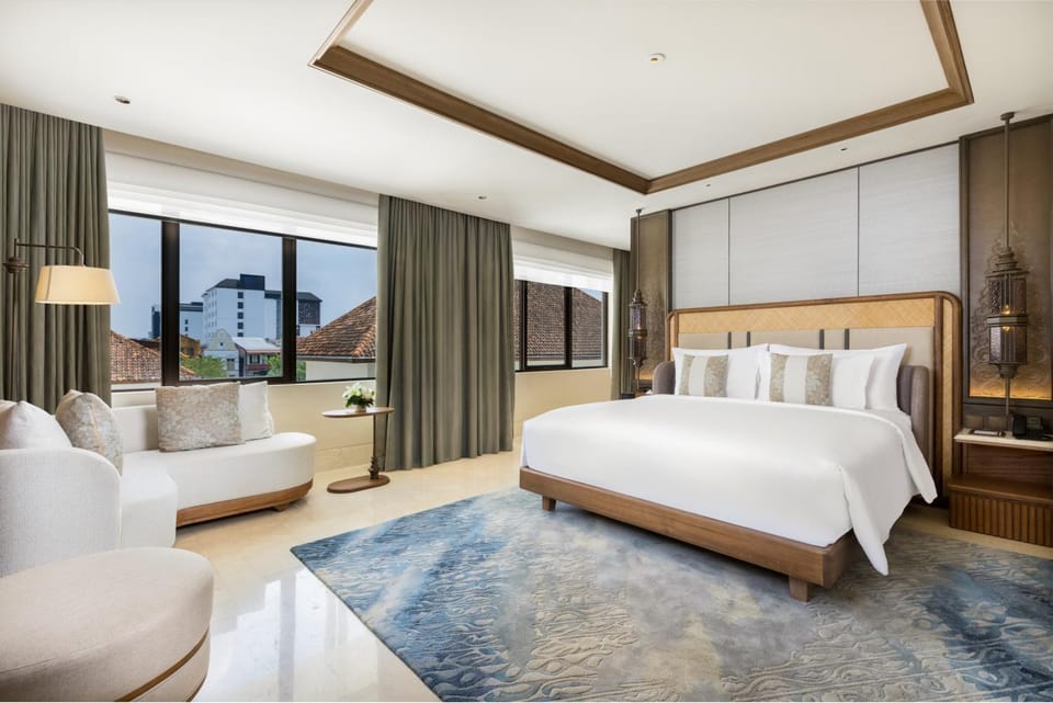Bed, Seating area, Bedroom