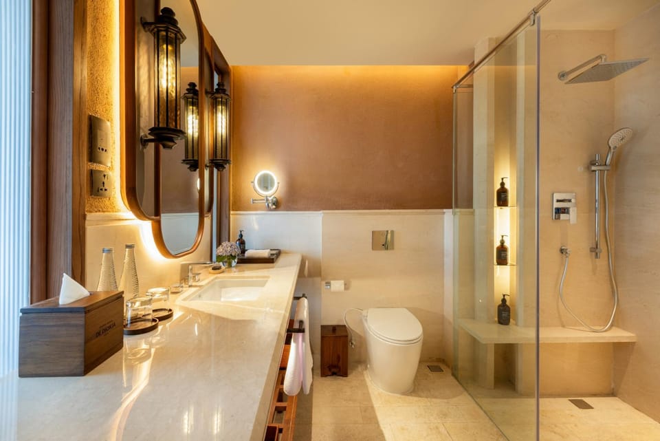 Shower, Toilet, Bathroom, bidet, towels