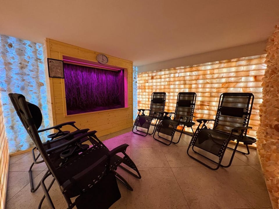 Property building, Spa and wellness centre/facilities